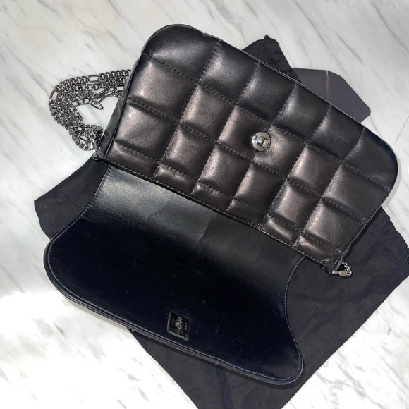 Chanel Lambskin Quilted Chain Bag - Picture 5 of 12